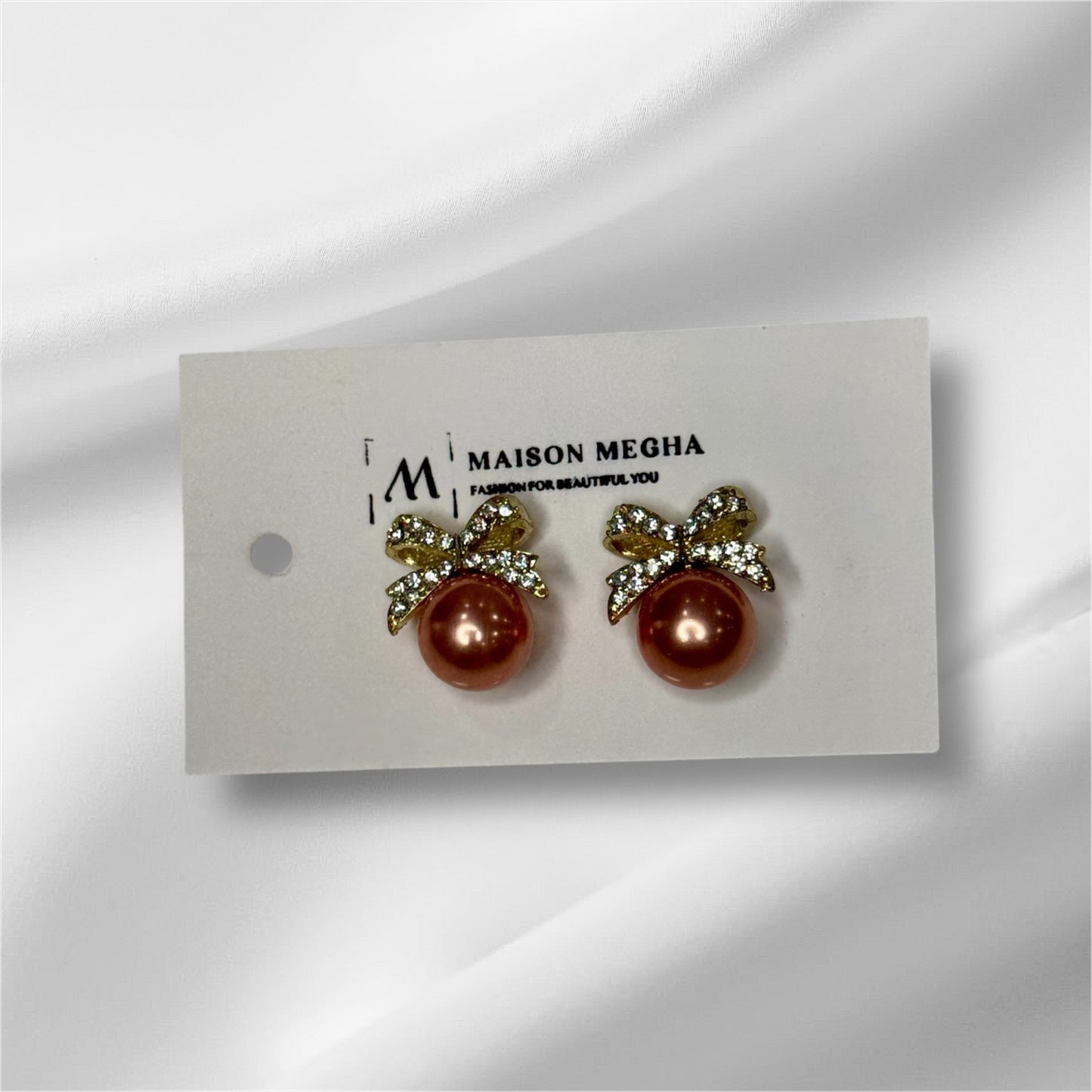 Pearl bow Studs